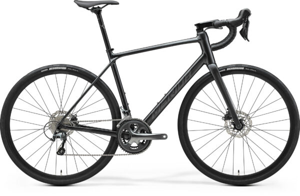 MERIDA SCULTURA ENDURANCE 300 SILK BLACK cestovni bicikl (MY25)